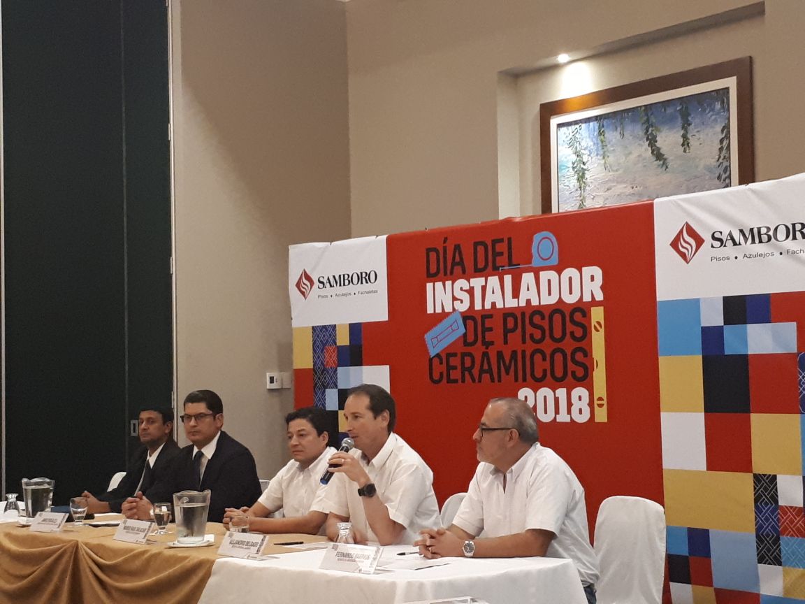 Todo listo para conmemorar el segundo Gran día del instalador de piso cerámico Piso Cerámico