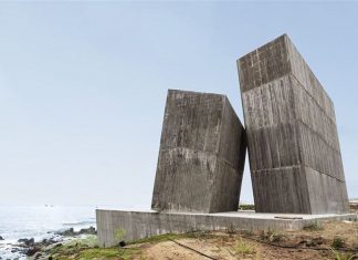 Casa Ocho Quebradas: tres megalitos modernos para vivir frente al mar Casa Ocho Quebradas